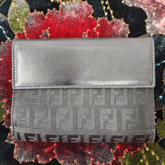 Fendi Wallet - Picture 2 of 13